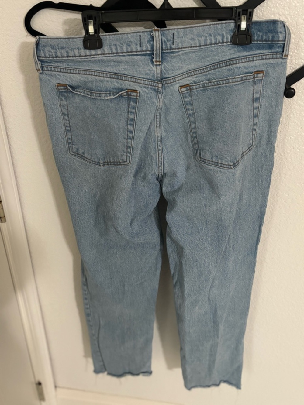 Abercrombie The Straight Mid Rise Jeans Light Wash Size 32 Raw Hem Crop - Picture 4 of 4